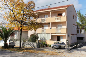 Apartments with a parking space Zadar - 15945